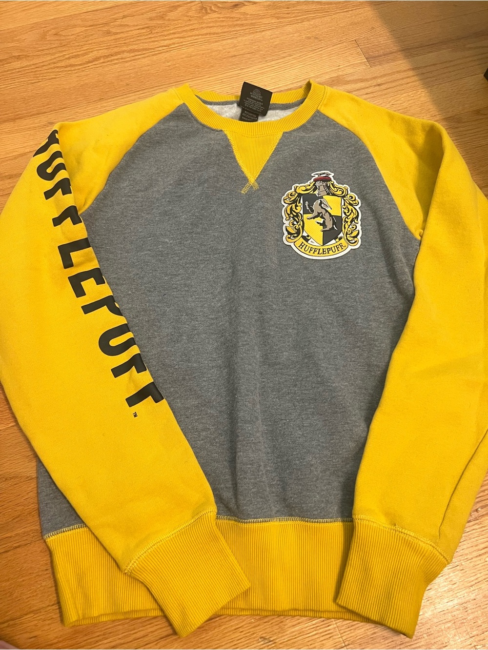 Universal Studios Wizarding World Harry Potter Hufflepuff sweatshirt